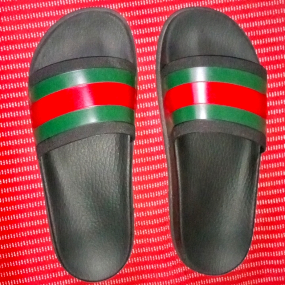 Gucci flip flops men